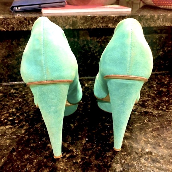 *SOLD* Elizabeth & James Mason Teal Suede Platform Pumps - Picture 6 of 9